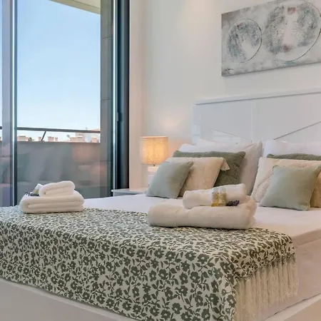 Διαμέρισμα Amazing With Sea-view, Close To With Pool, Sauna, Wifi And Private Parking *