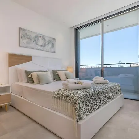 Amazing With Sea-view, Close To With Pool, Sauna, Wifi And Private Parking Διαμέρισμα