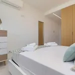Amazing With Sea-view, Close To With Pool, Sauna, Wifi And Private Parking