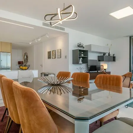 Apartamento Amazing With Sea-view, Close To With Pool, Sauna, Wifi And Private Parking