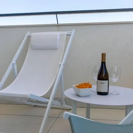 Amazing With Sea-view, Close To With Pool, Sauna, Wifi And Private Parking Apartamento