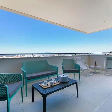 Amazing With Sea-view, Close To With Pool, Sauna, Wifi And Private Parking Apartamento *