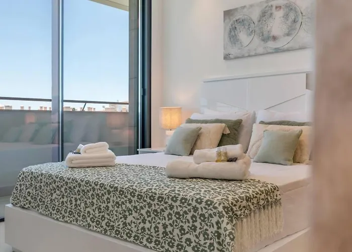 아파트 Amazing With Sea-view, Close To With Pool, Sauna, Wifi And Private Parking *