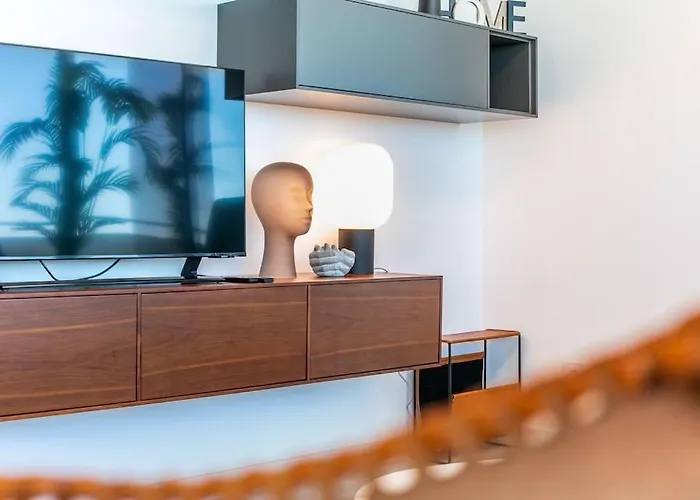 Amazing With Sea-view, Close To With Pool, Sauna, Wifi And Private Parking 아파트 *