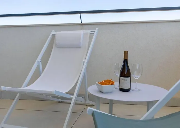 Amazing With Sea-view, Close To With Pool, Sauna, Wifi And Private Parking 아파트