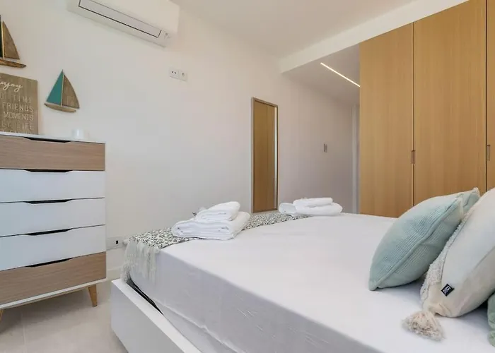 Amazing With Sea-view, Close To With Pool, Sauna, Wifi And Private Parking