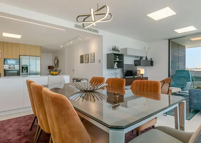 Lejlighed Amazing With Sea-view, Close To With Pool, Sauna, Wifi And Private Parking