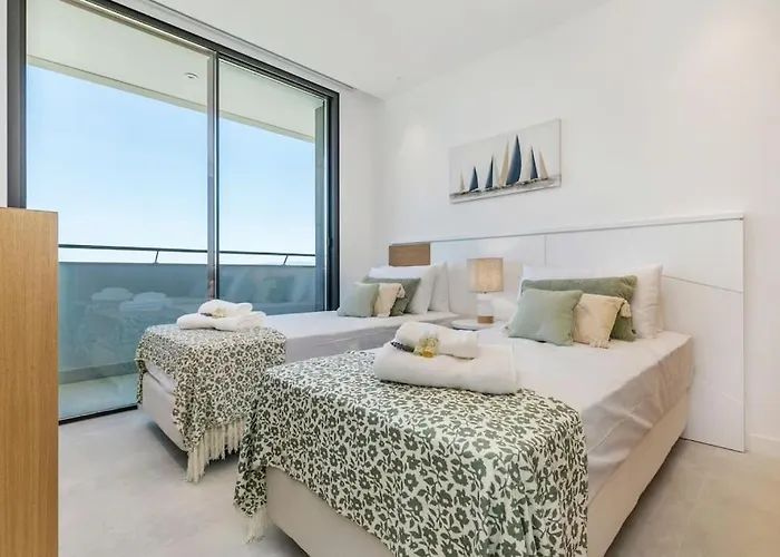 Amazing With Sea-view, Close To With Pool, Sauna, Wifi And Private Parking *