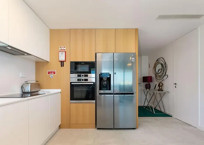 Amazing With Sea-view, Close To With Pool, Sauna, Wifi And Private Parking Lagos