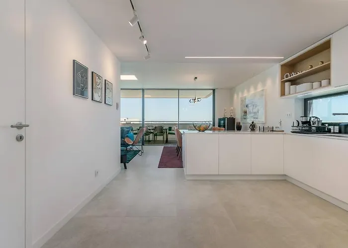 Amazing With Sea-view, Close To With Pool, Sauna, Wifi And Private Parking דירה לאגוּ‏ש