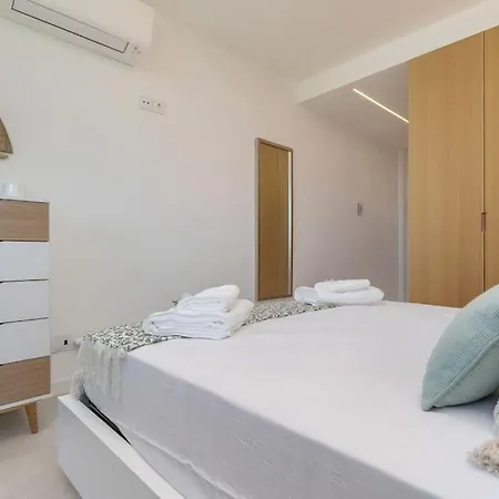 Amazing With Sea-view, Close To With Pool, Sauna, Wifi And Private Parking