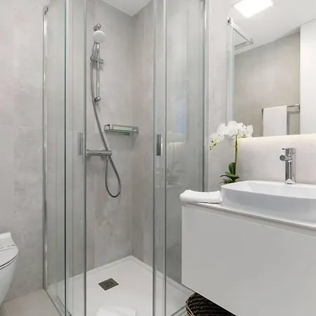 Amazing With Sea-view, Close To With Pool, Sauna, Wifi And Private Parking Appartement *