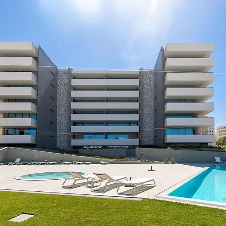 Amazing With Sea-view, Close To With Pool, Sauna, Wifi And Private Parking * Lagos