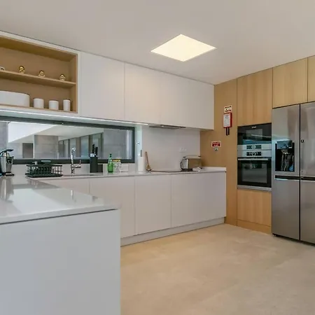 Amazing With Sea-view, Close To With Pool, Sauna, Wifi And Private Parking * Lagos