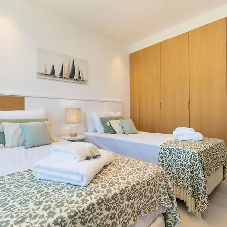 Amazing With Sea-view, Close To With Pool, Sauna, Wifi And Private Parking * Lagos