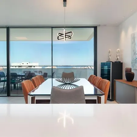 Amazing With Sea-view, Close To With Pool, Sauna, Wifi And Private Parking Lagos