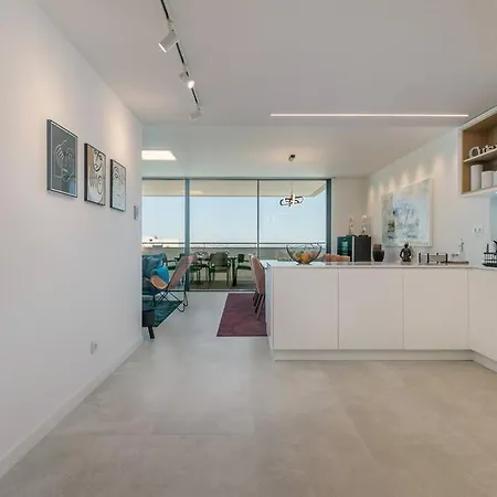 Amazing With Sea-view, Close To With Pool, Sauna, Wifi And Private Parking Appartement Lagos